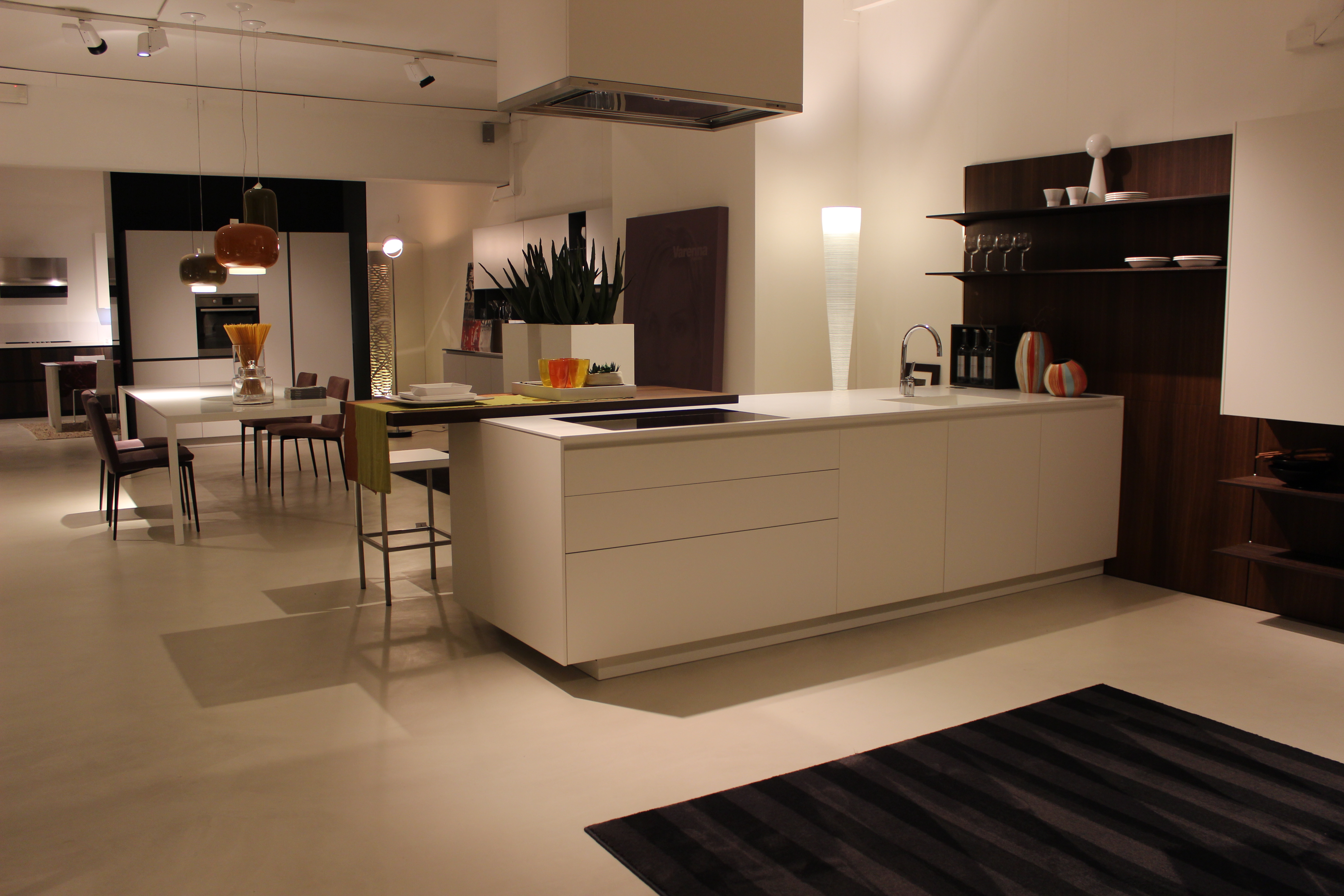 Divani Poliform Prezzi Bella Cucina Prezzi Bassi Cucine Industriali ...